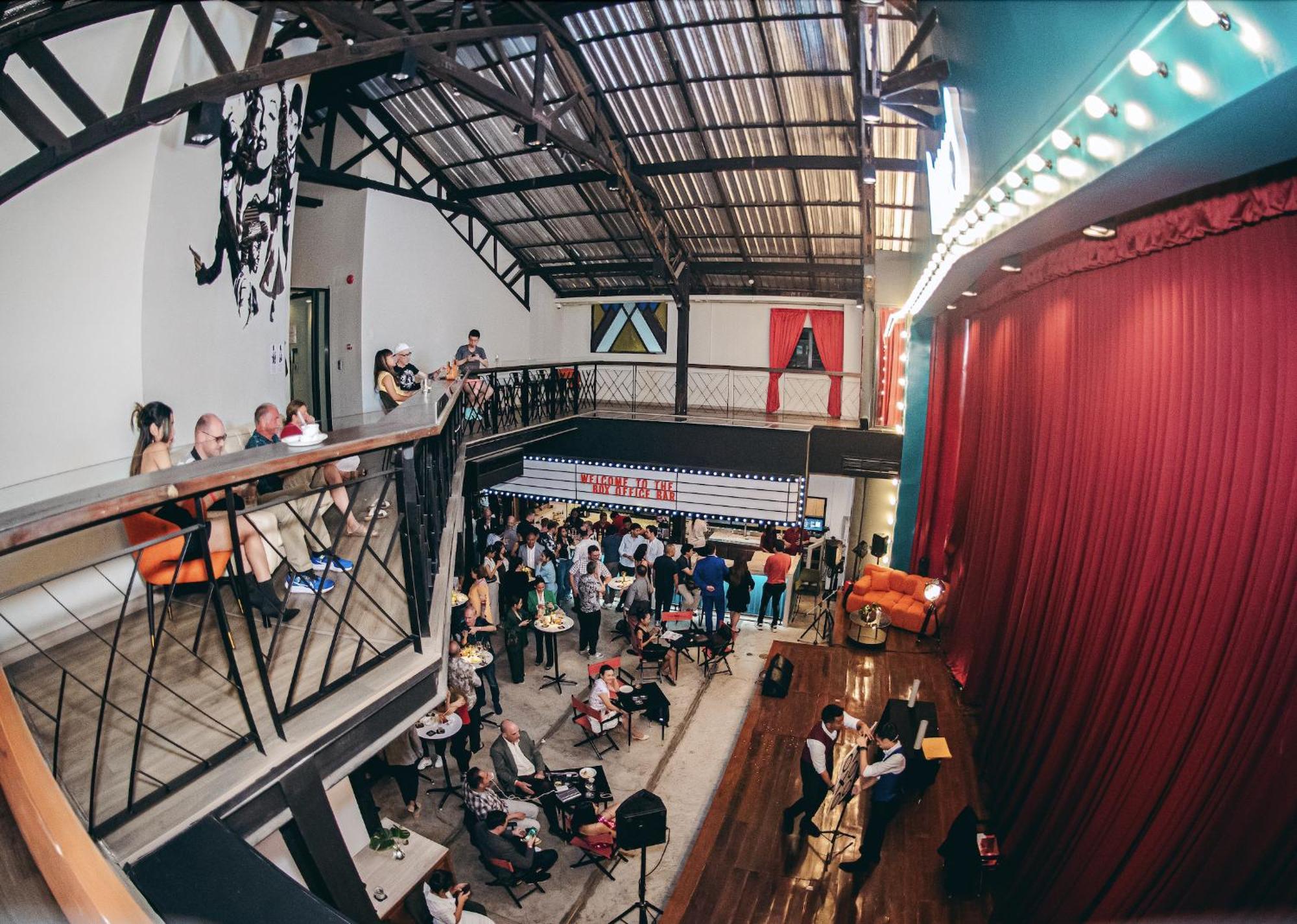 Prince Theatre Heritage Stay Hostel - Silom Bangkok Exterior foto