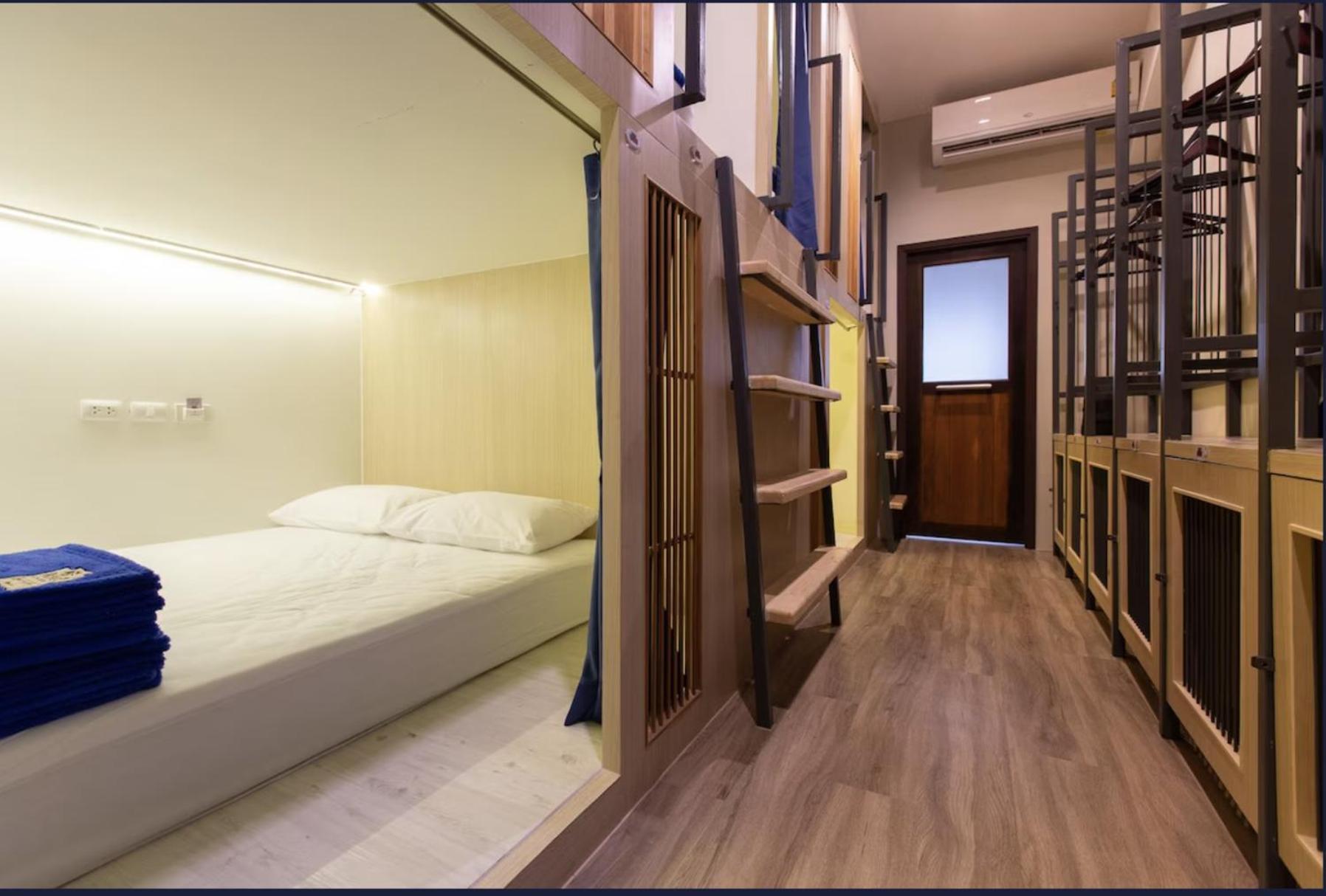 Prince Theatre Heritage Stay Hostel - Silom Bangkok Exterior foto