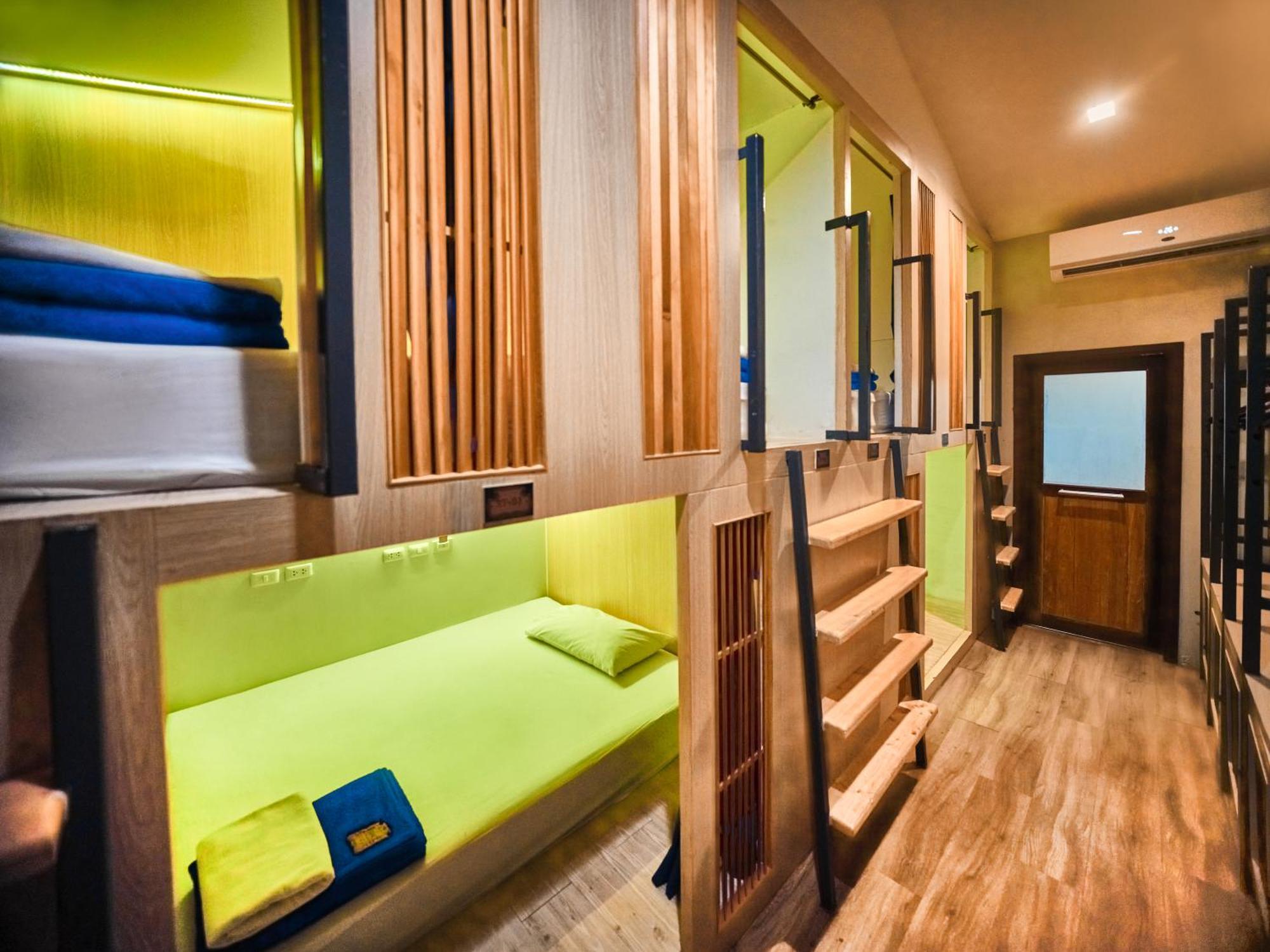Prince Theatre Heritage Stay Hostel - Silom Bangkok Exterior foto