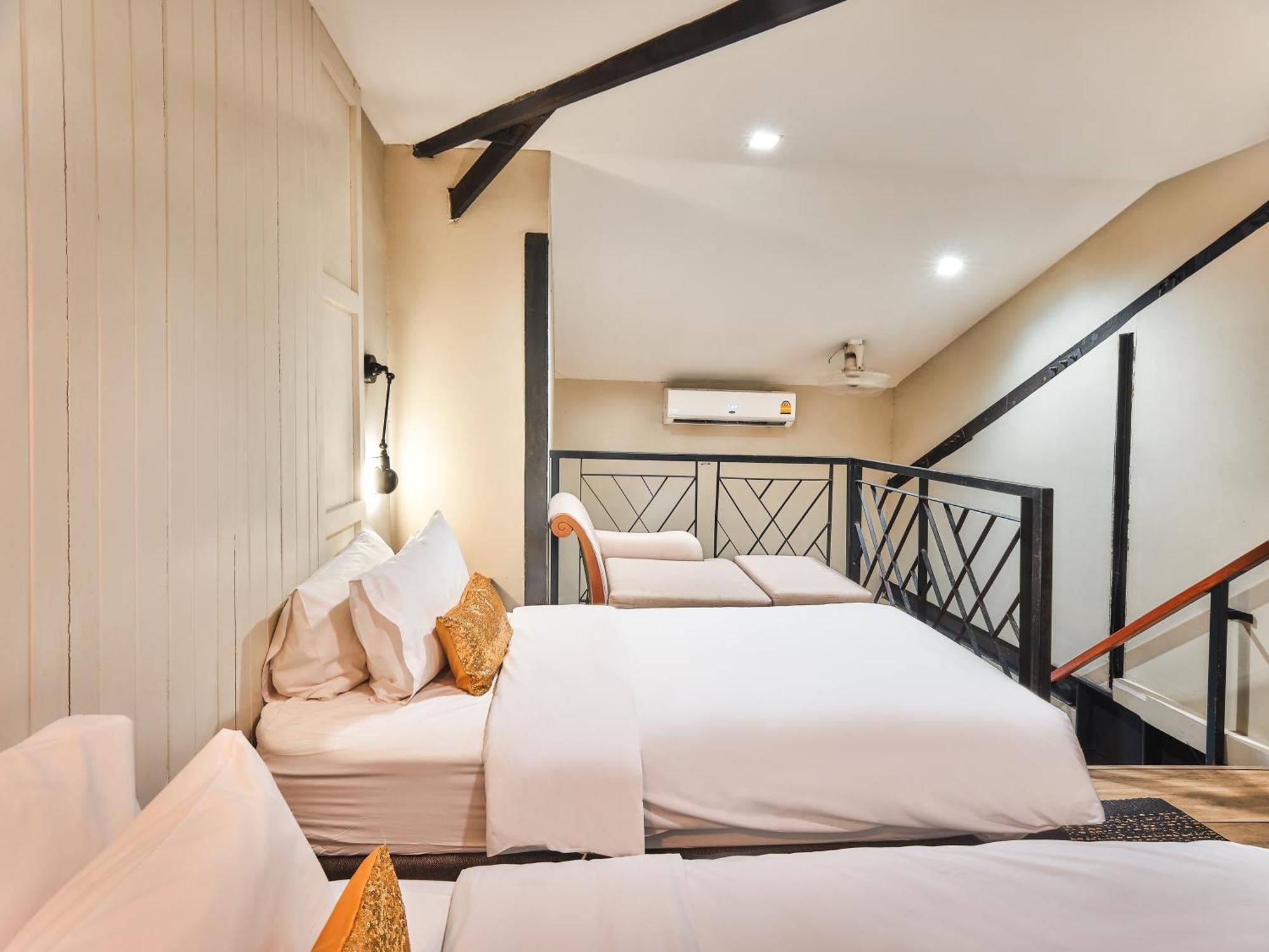 Prince Theatre Heritage Stay Hostel - Silom Bangkok Exterior foto